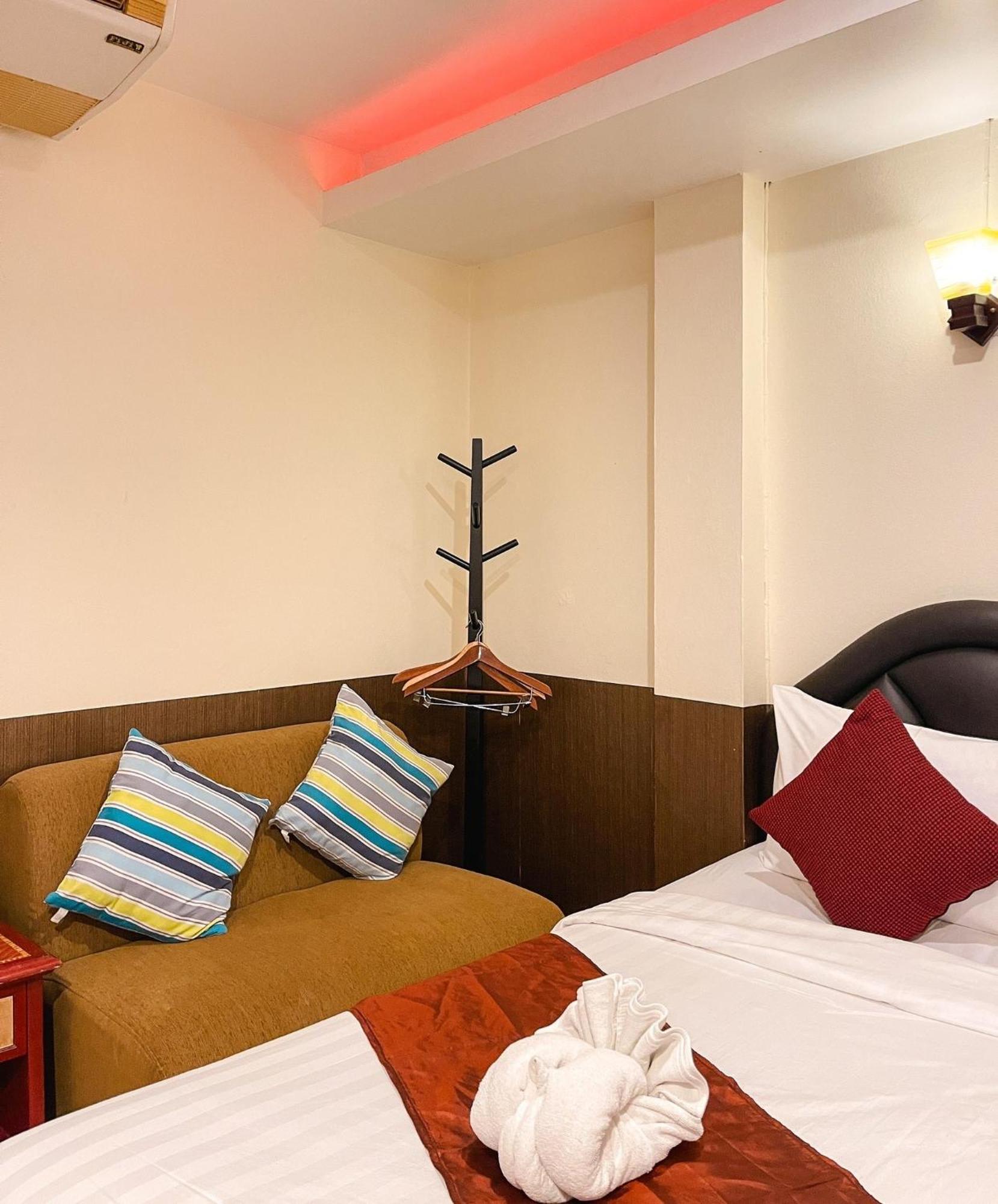 Baik Suite Bangkok Esterno foto